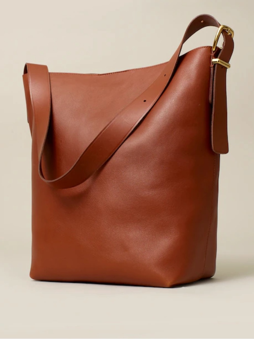 MADEWELL The Essential Bucket Bag in Warm Cinnamon Smooth Brown Leather Gold